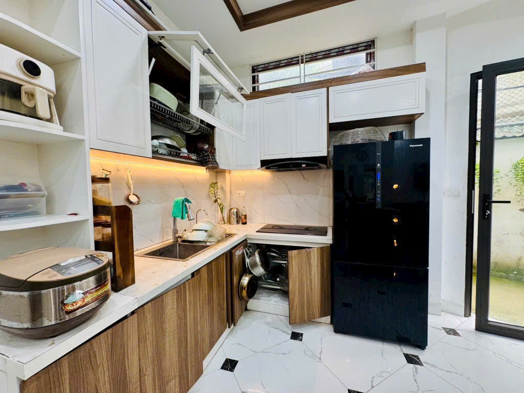 SIÊU PHẨM NGUYỄN CHÍNH – CĂN GÓC 6 TẦNG, Ô TÔ VÀO NHÀ, SÂN VƯỜN ĐẲNG CẤP – GIÁ 11,95 TỶ